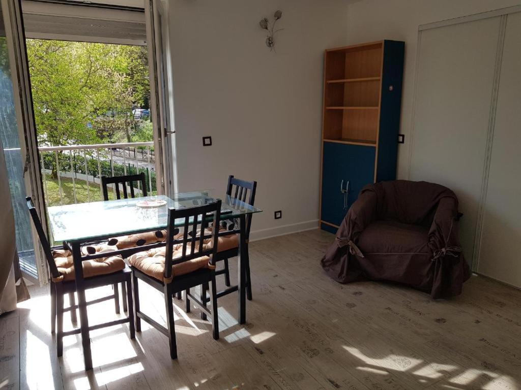 Chez Lisa & Olivier Apartment อติส-มงส์ ภายนอก รูปภาพ